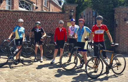 Würde sich über frischen Wind und neue Mitstreiter für "Cycling to Serve" freuen: Rot. Hanspeter Bär (rechts im Bild) Würde sich über frischen Wind und neue Mitstreiter für "Cycling to Serve" freuen: Rot. Hanspeter Bär (rechts im Bild)
